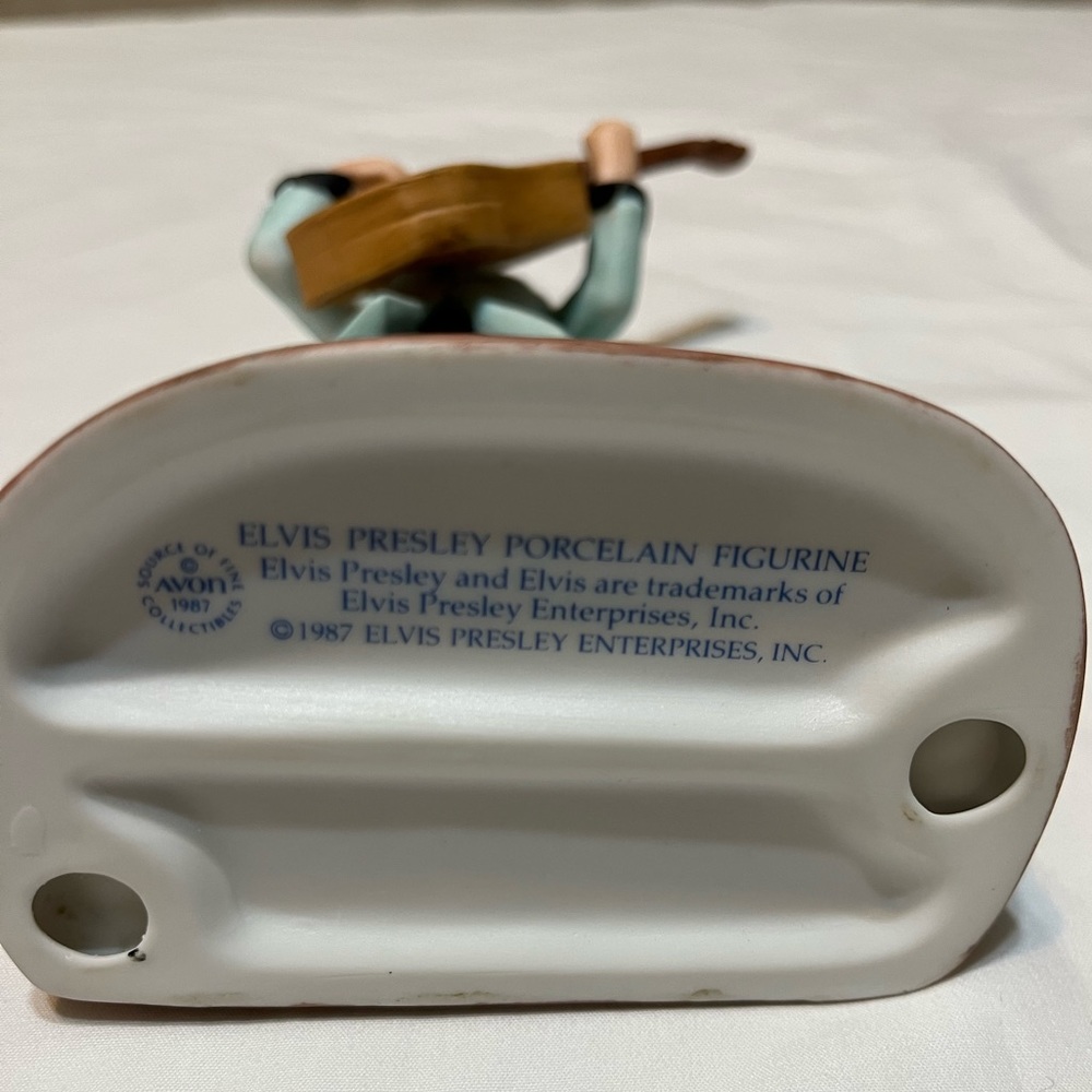 Elvis Presley Porcelain Figurine - Picture 3 of 7